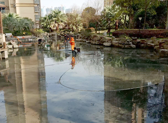 南涧景观池淤泥清理