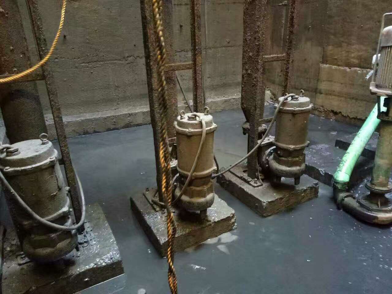 南涧污水池清理